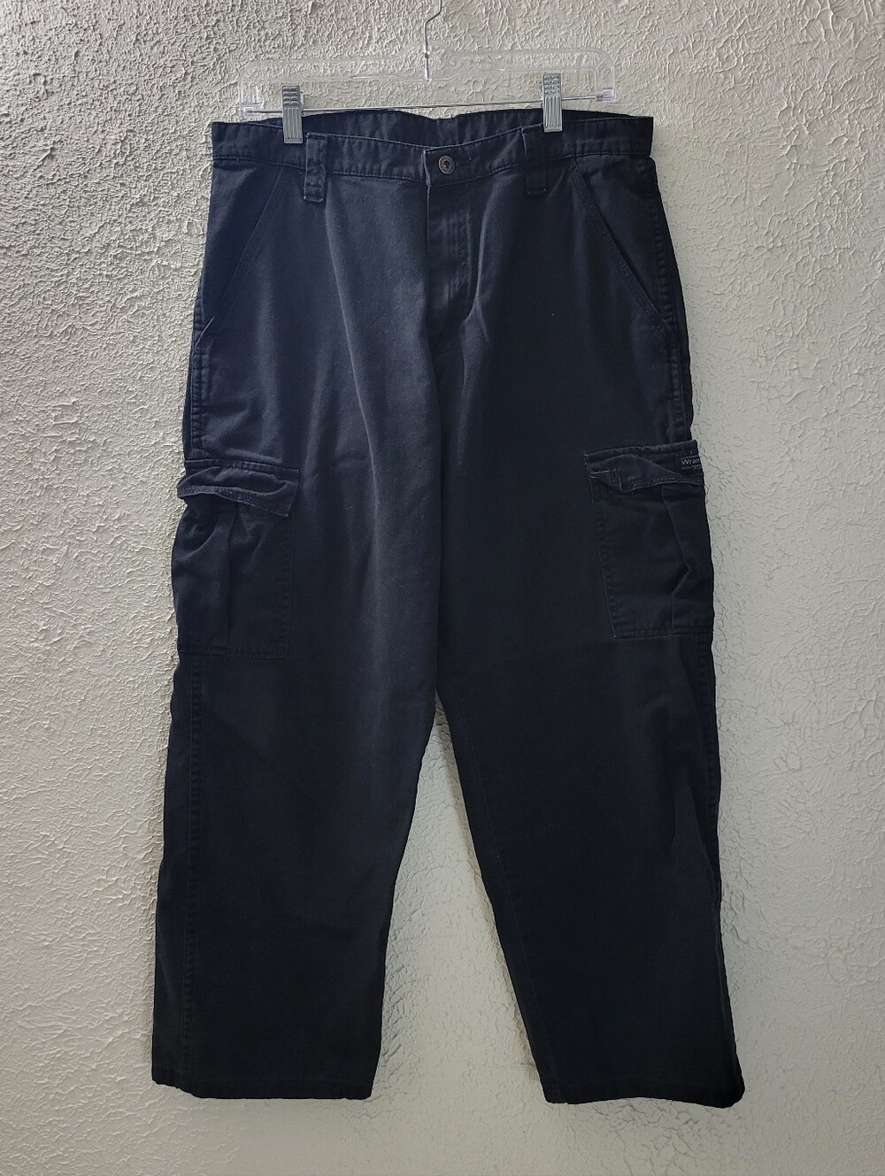 Wrangler 32x30 Men's Black Cargo Work Pants Relaxed Tapered Straight Leg